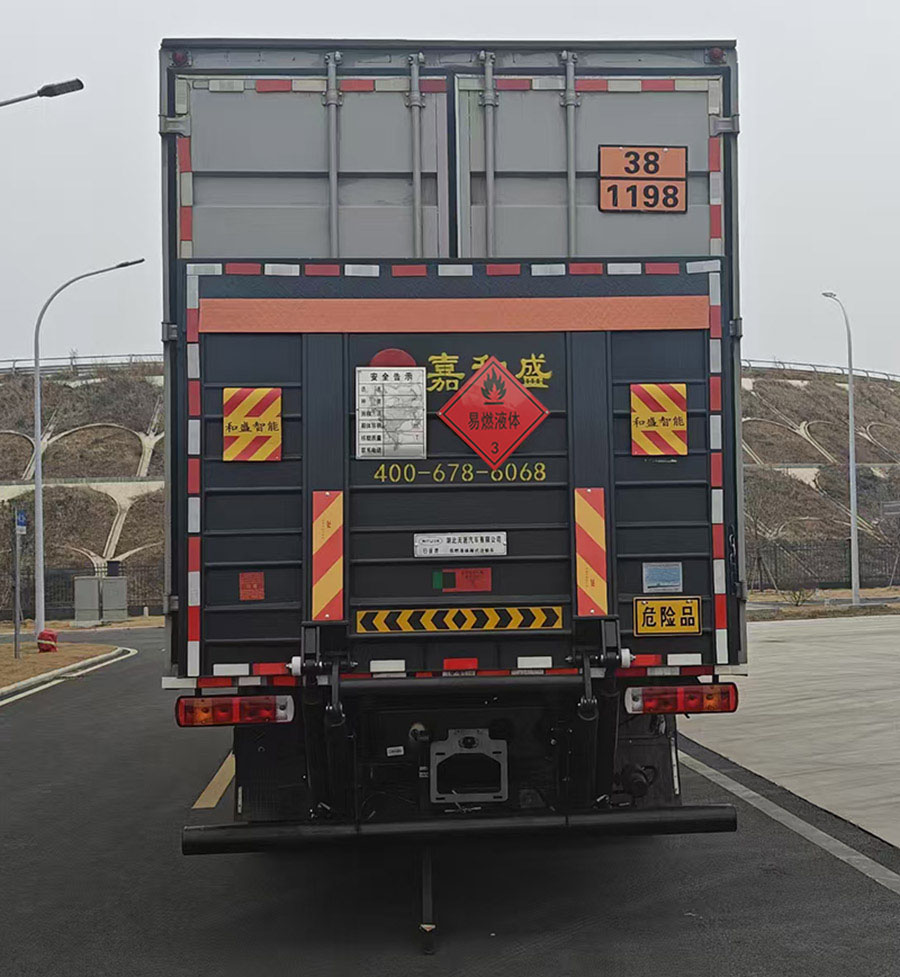 日途牌HTY5260XRYCA6易燃液體廂式運(yùn)輸車公告圖片