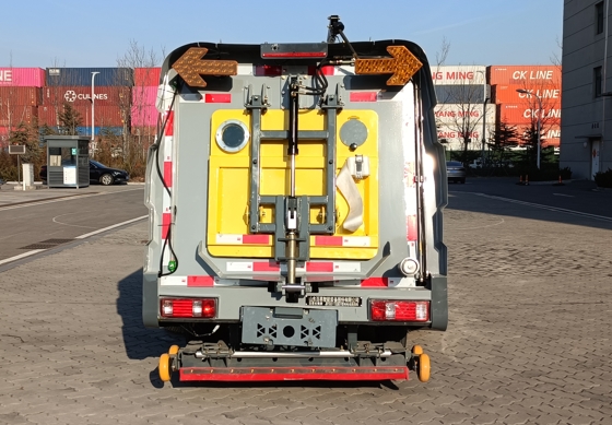 百易長青牌JBY5031TXSBEV純電動洗掃車公告圖片