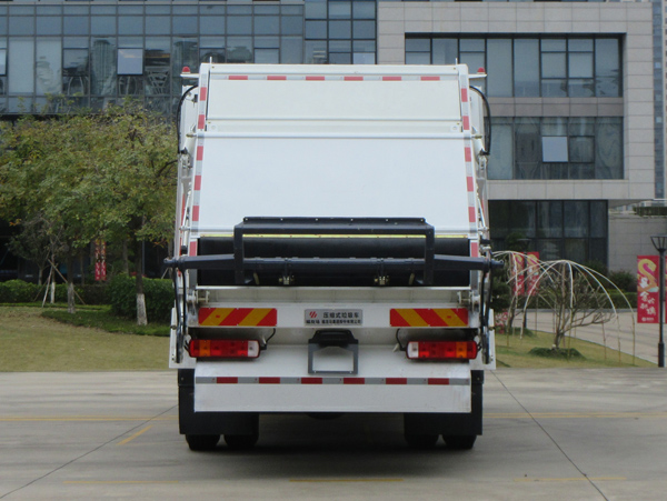 福龍馬牌FLM5182ZYSFM6K壓縮式垃圾車公告圖片