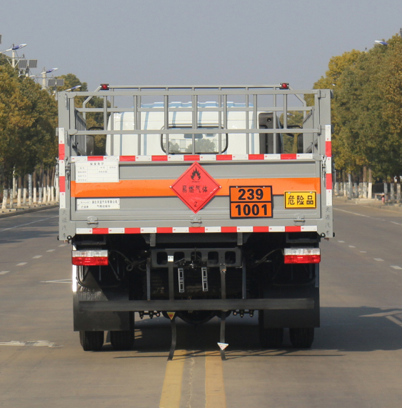 日途牌HTY5126TQPEQ6氣瓶運(yùn)輸車公告圖片