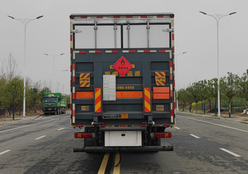 專力牌ZLC5180XRYZ6易燃液體廂式運(yùn)輸車公告圖片