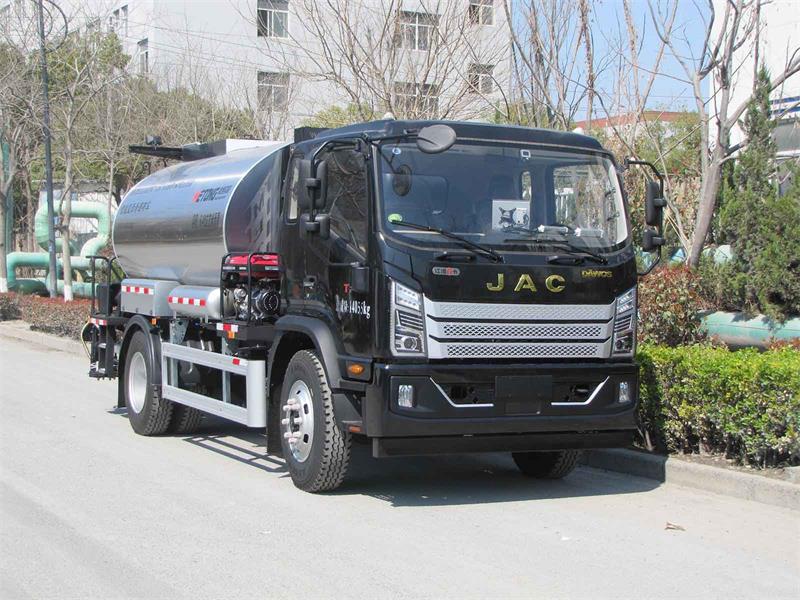 LMT5146GLQZ型瀝青灑布車圖片