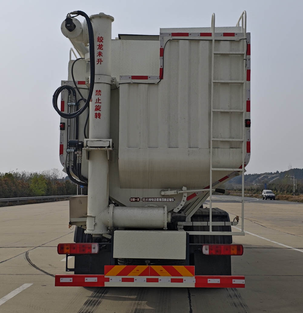 解放牌CA5310ZSLP28L7T4BEVA80純電動(dòng)散裝飼料運(yùn)輸車公告圖片