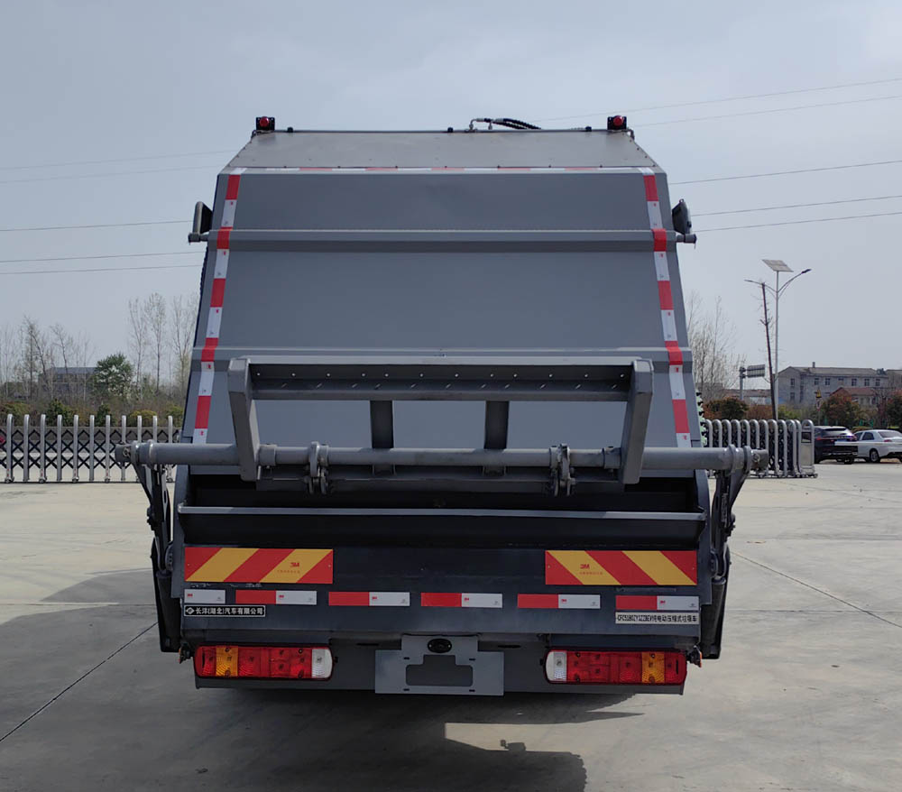 長灃牌CFC5180ZYSZZBEV純電動壓縮式垃圾車公告圖片