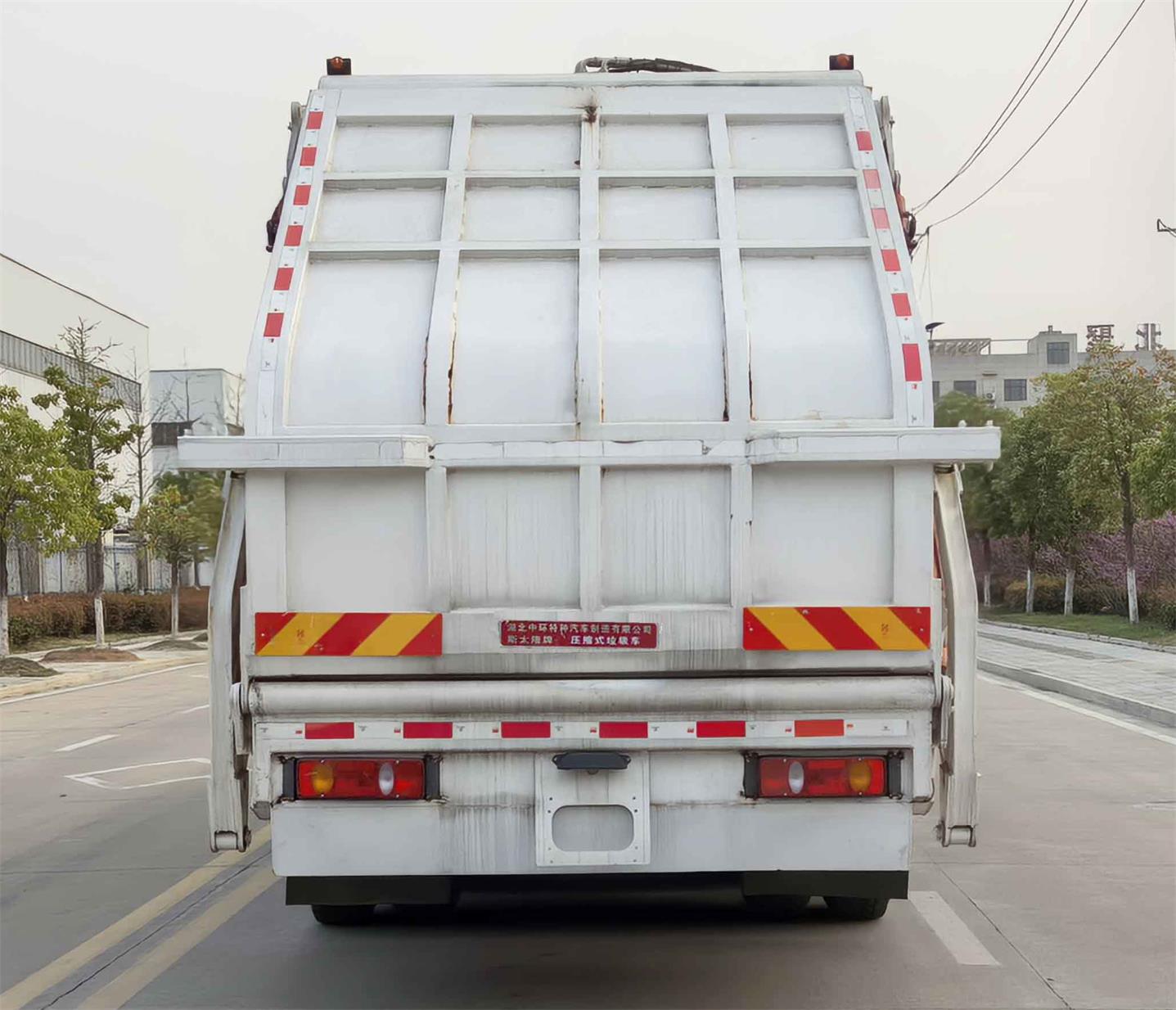 斯太隆牌HZH5253ZYSD6LH壓縮式垃圾車公告圖片