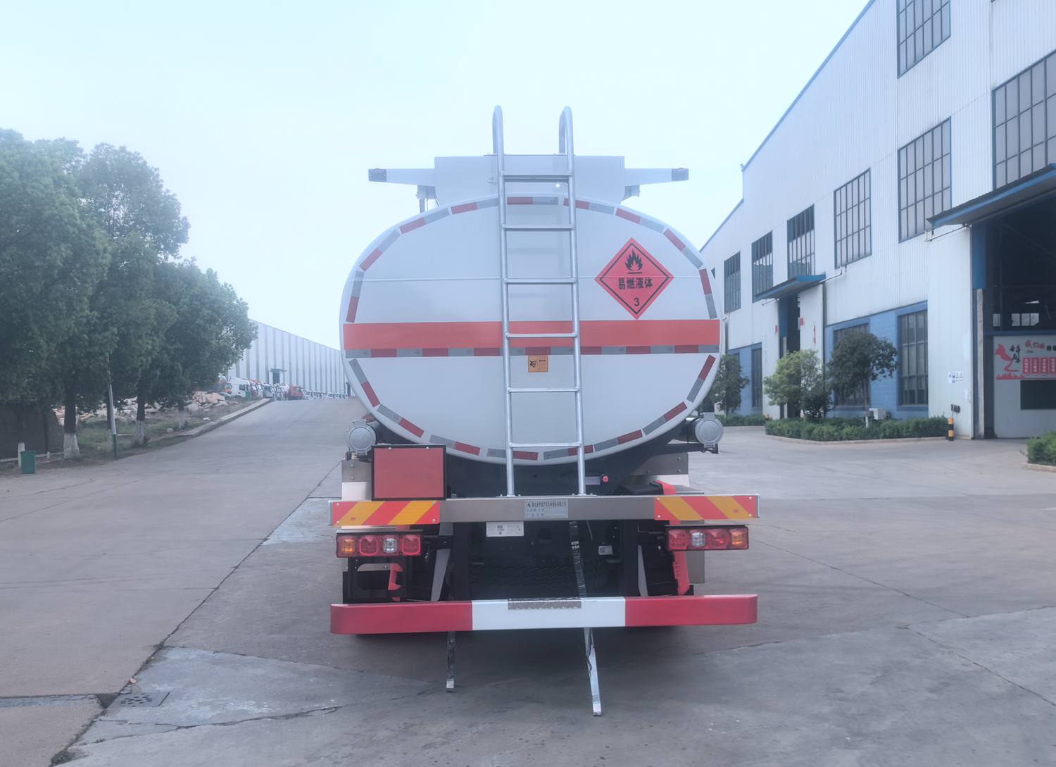 齊星牌QXC5320GYYS6鋁合金運(yùn)油車公告圖片