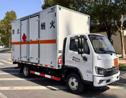 专威牌HTW5045XRYBJ6易燃液体厢式运输车