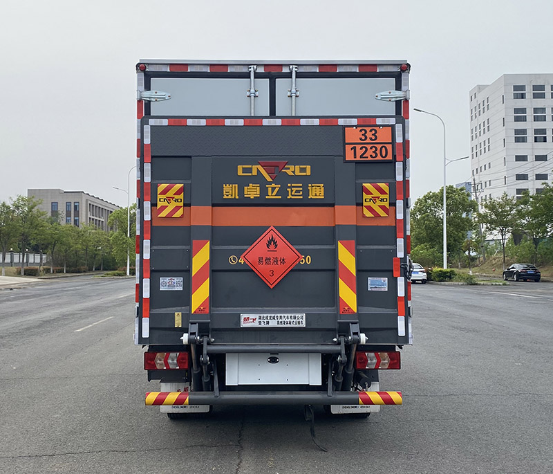 楚飛牌CLQ5045XRY6HFC易燃液體廂式運(yùn)輸車(chē)公告圖片