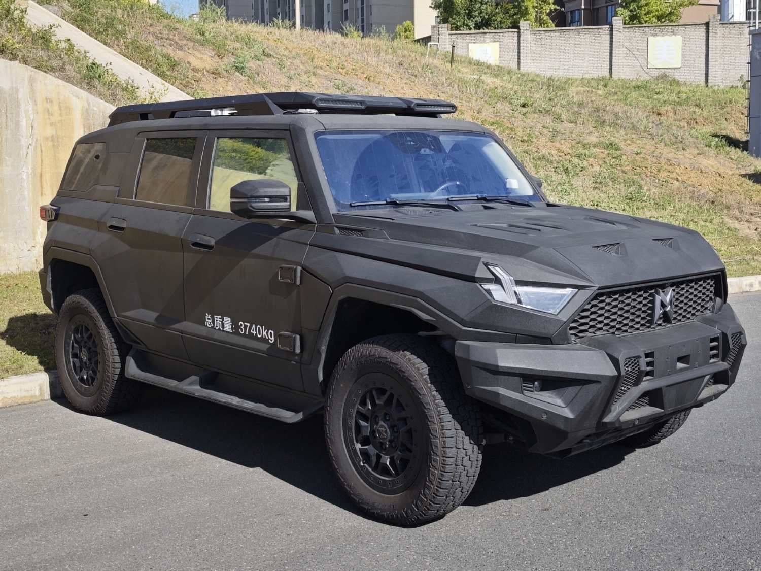 猛士牌EQ5044XFBMV6REEV2插電式增程混合動力防暴車