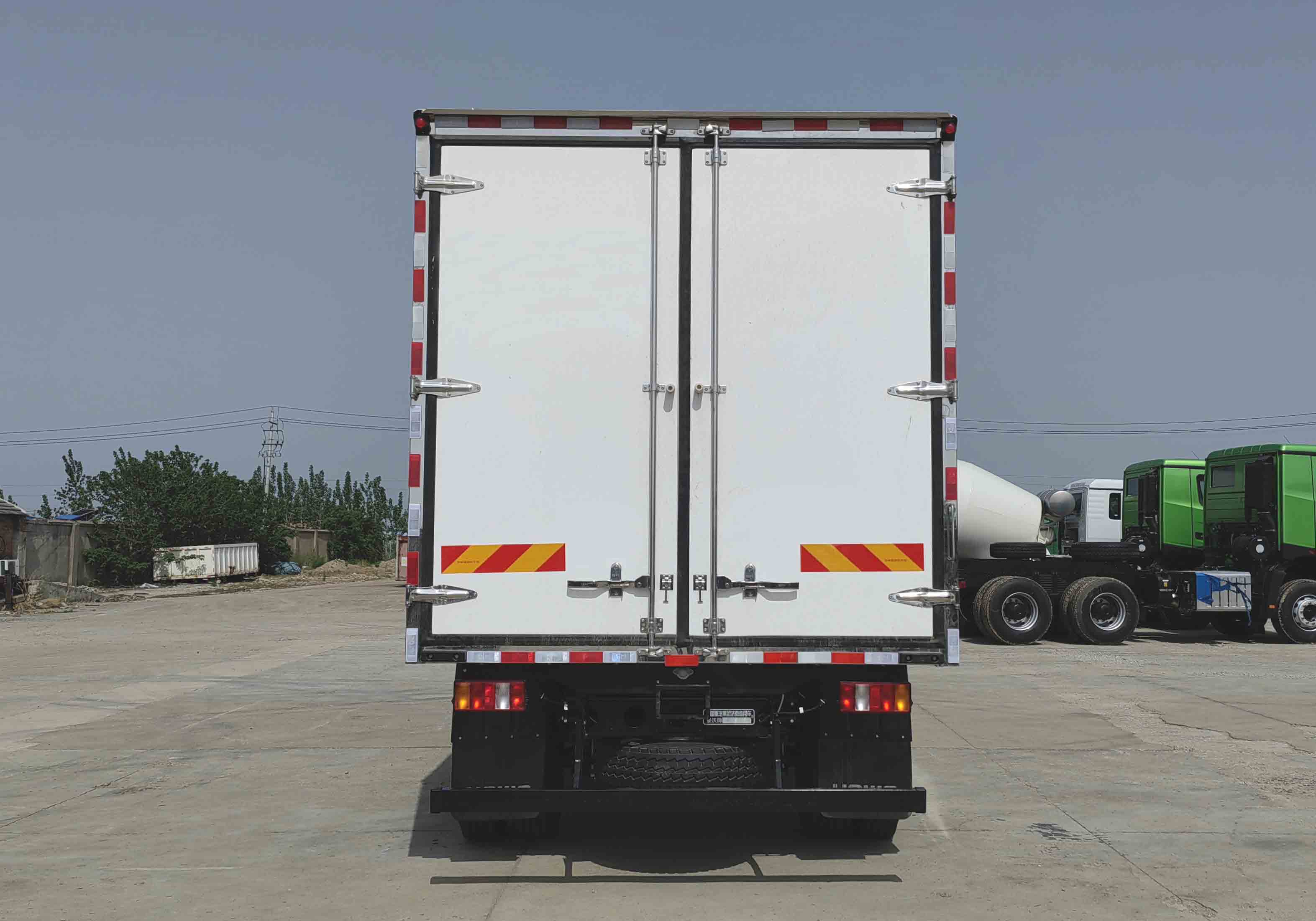 豪沃牌ZZ5137XLCK3615Z1BEVQ純電動冷藏車公告圖片