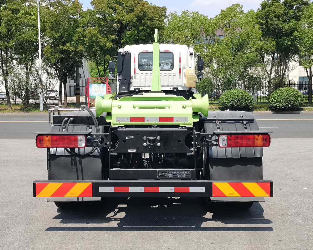 耶律潔牌SWT5310ZXXBJ6車廂可卸式垃圾車公告圖片