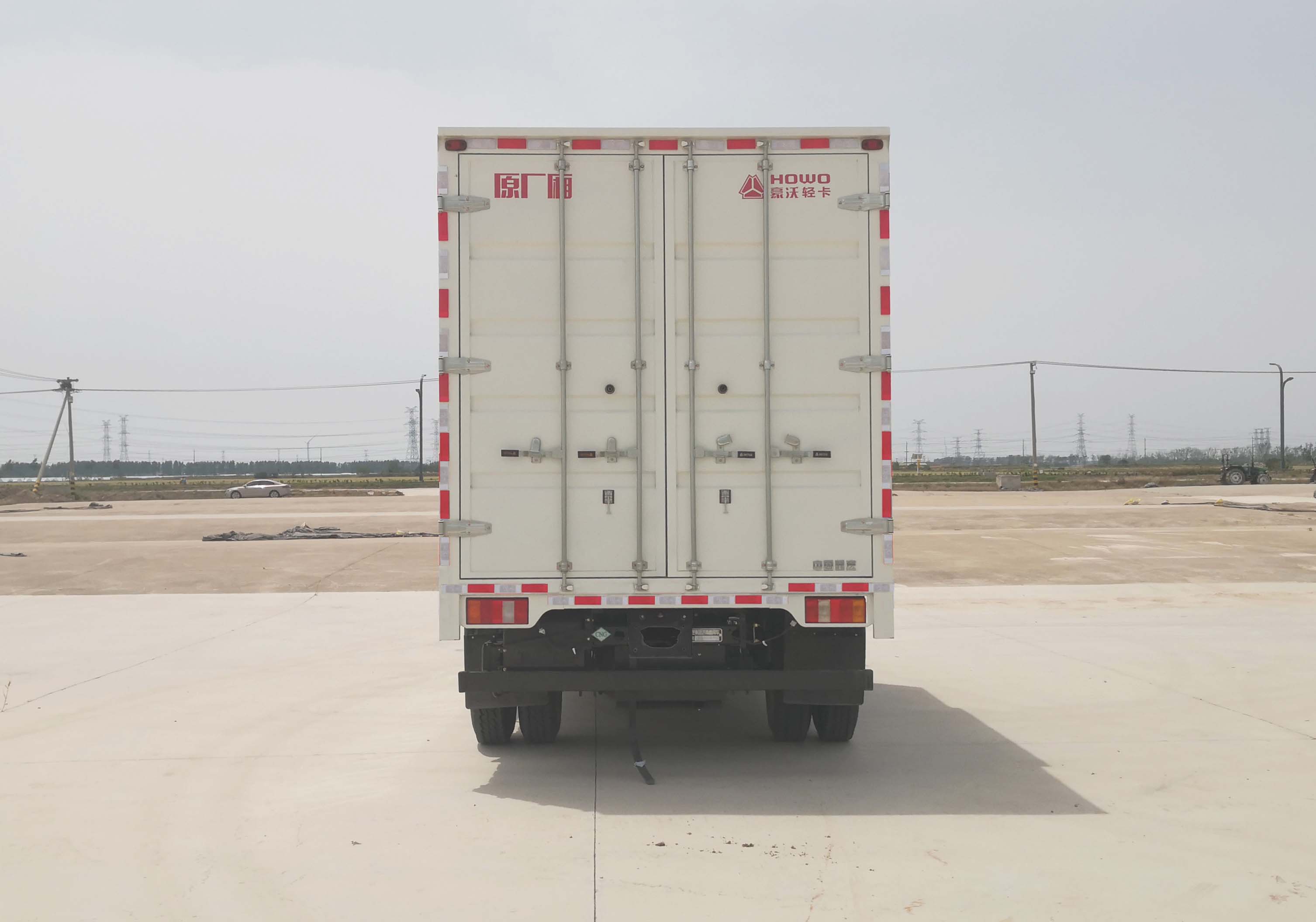 豪沃牌ZZ5097XXYF3515F191CL廂式貨車公告圖片