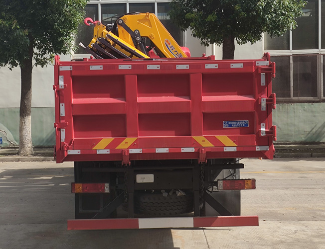 程力威牌CLW5180ZDZABL吊裝式垃圾車公告圖片