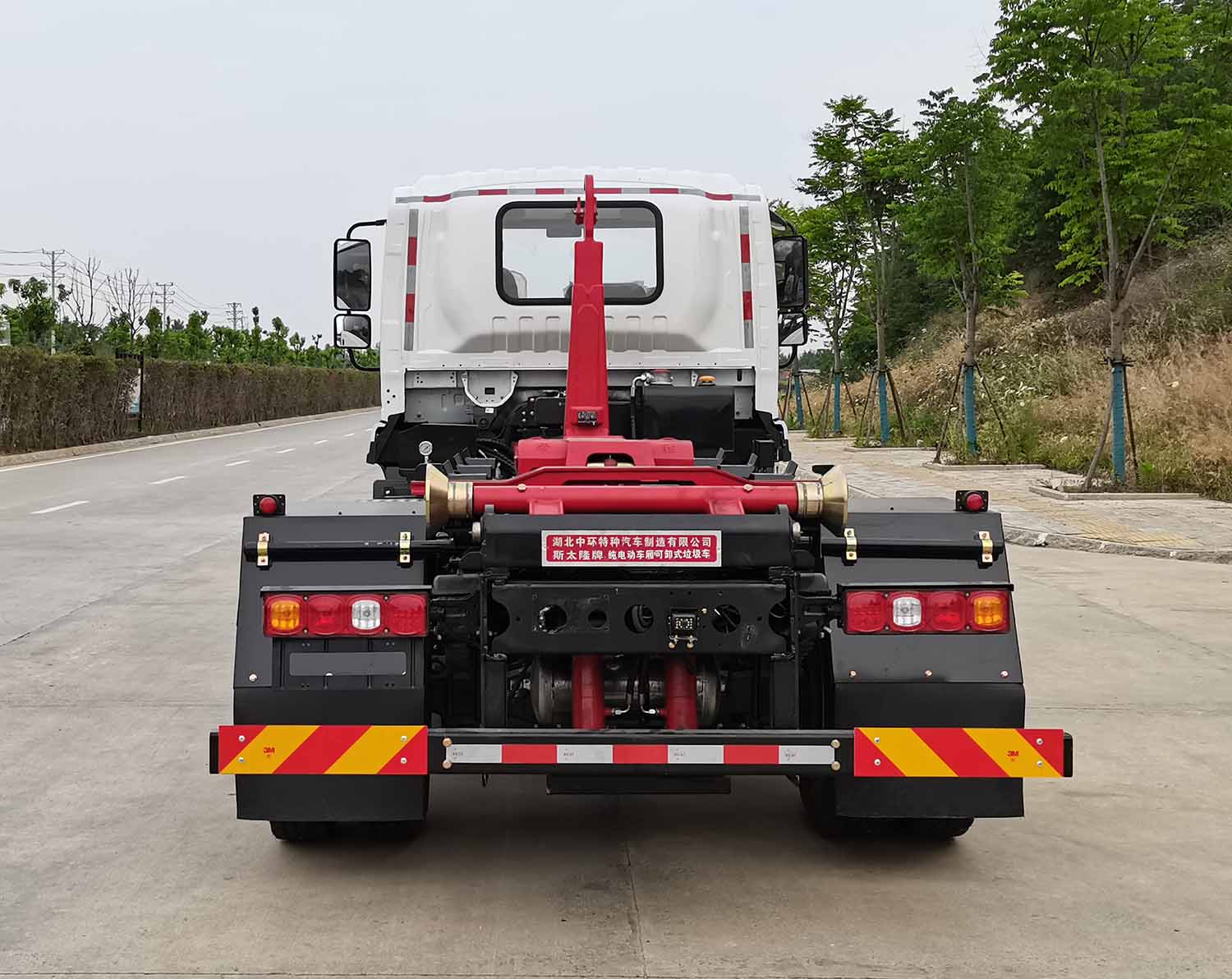 斯太隆牌HZH5120ZXXSXBEVLH純電動(dòng)車(chē)廂可卸式垃圾車(chē)公告圖片