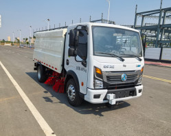 纯电动扫路车