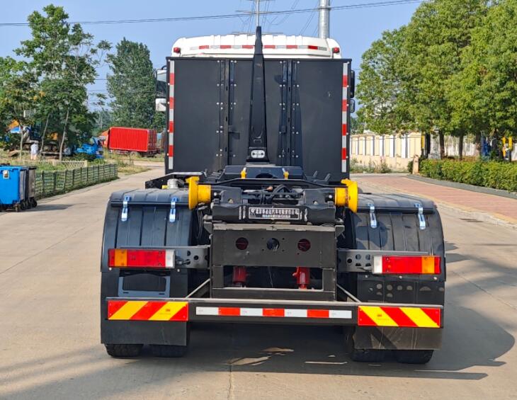 馳遠(yuǎn)牌BSP5310ZXXBEV純電動車廂可卸式垃圾車公告圖片