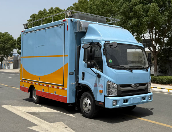 布隆牌LLL5046XCCBJ6餐車(chē)