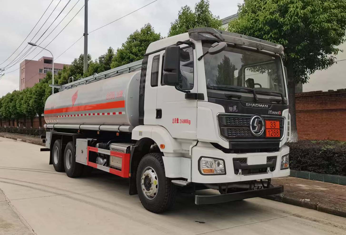 EZW5260GRYSN6型易燃液體罐式運(yùn)輸車(chē)圖片