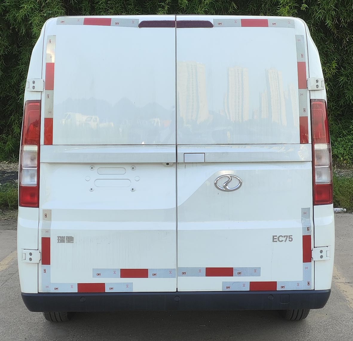 瑞馳牌CRC5030XXYFN9-BEV純電動(dòng)廂式貨車(chē)公告圖片