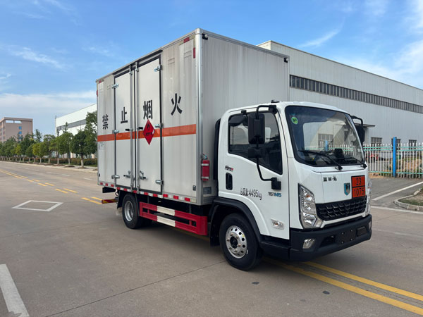 百捷牌QYY5041XRQYT6易燃?xì)怏w廂式運(yùn)輸車(chē)