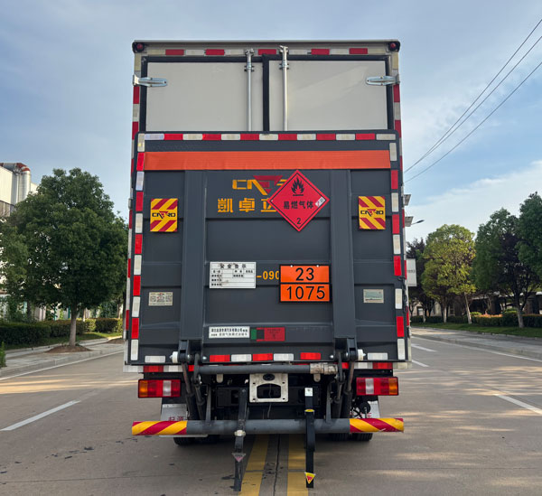 百捷牌QYY5041XRQYT6易燃氣體廂式運輸車公告圖片