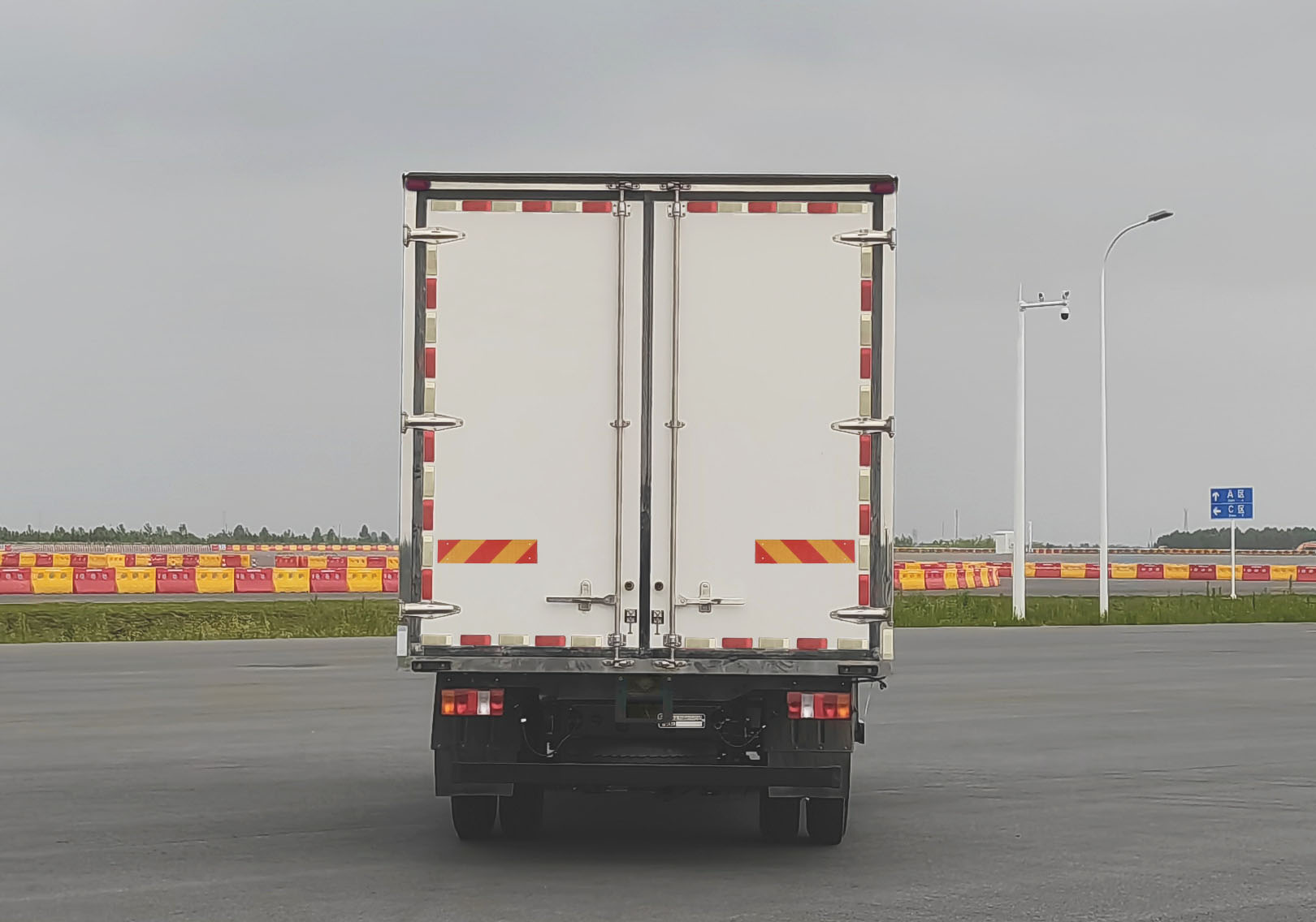 豪沃牌ZZ5137XLCK3615Z1BEVE0純電動(dòng)冷藏車公告圖片