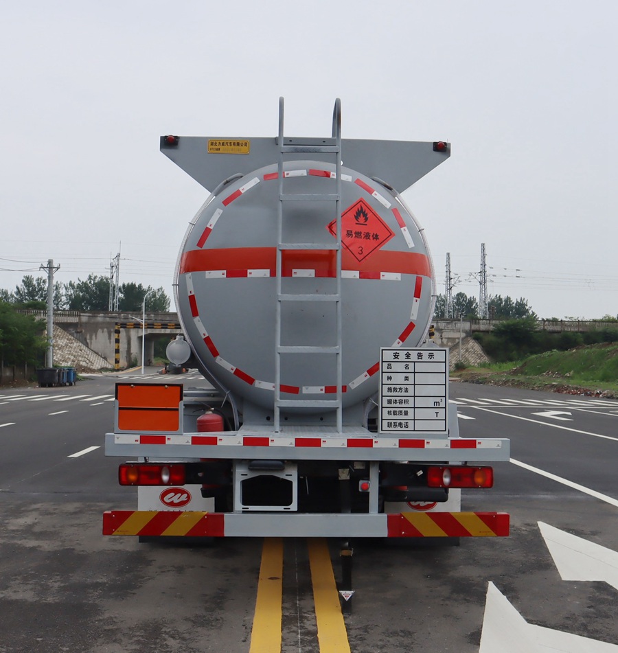 中汽力威牌HLW5263GRYDF6易燃液體罐式運(yùn)輸車公告圖片