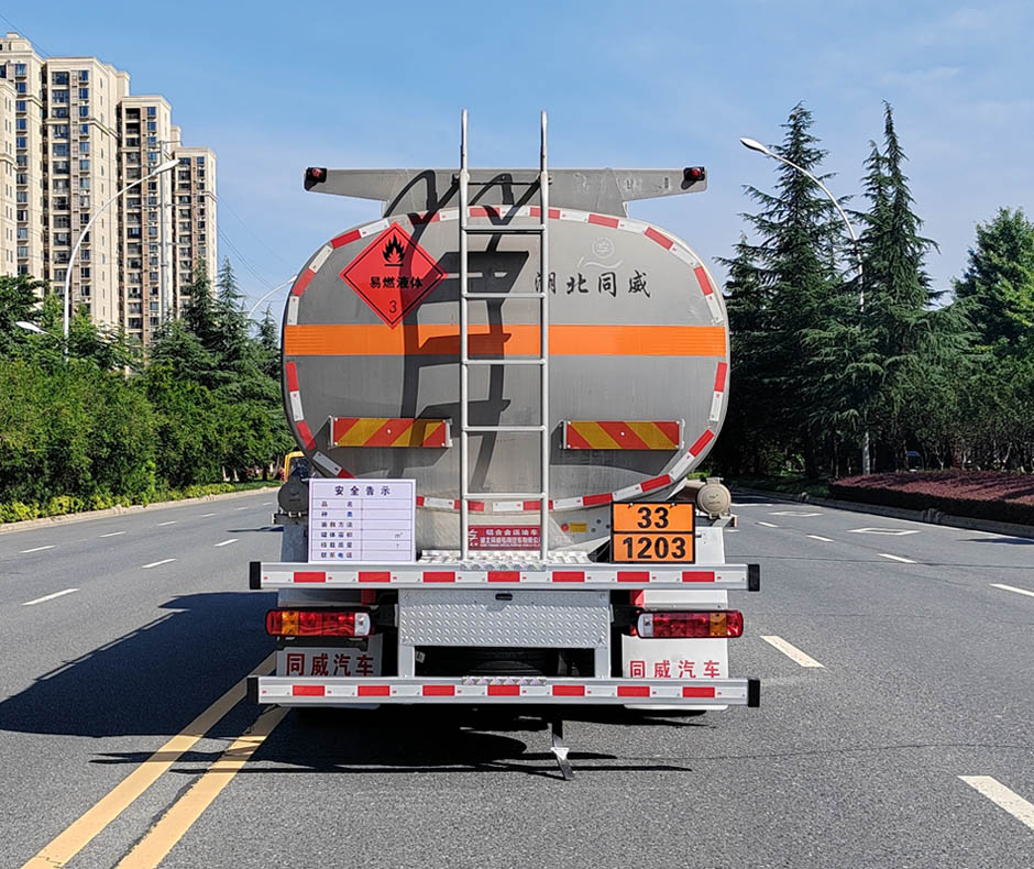 專威牌HTW5269GYYLZZ6Q鋁合金運(yùn)油車公告圖片