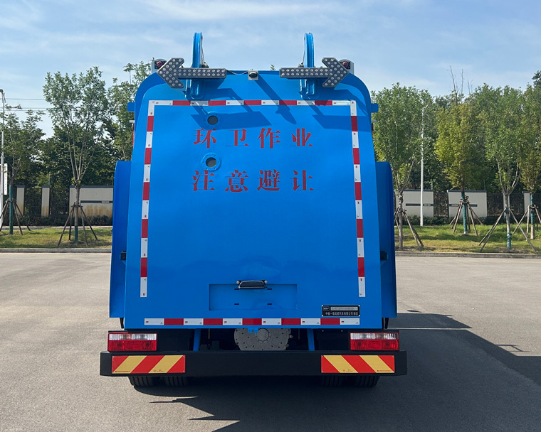 中植汽車牌CDL5182TCADFBEV純電動餐廚垃圾車公告圖片