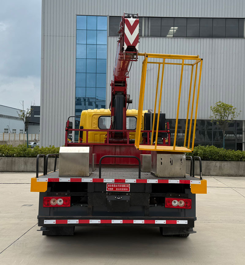 抽油機檢修車圖片