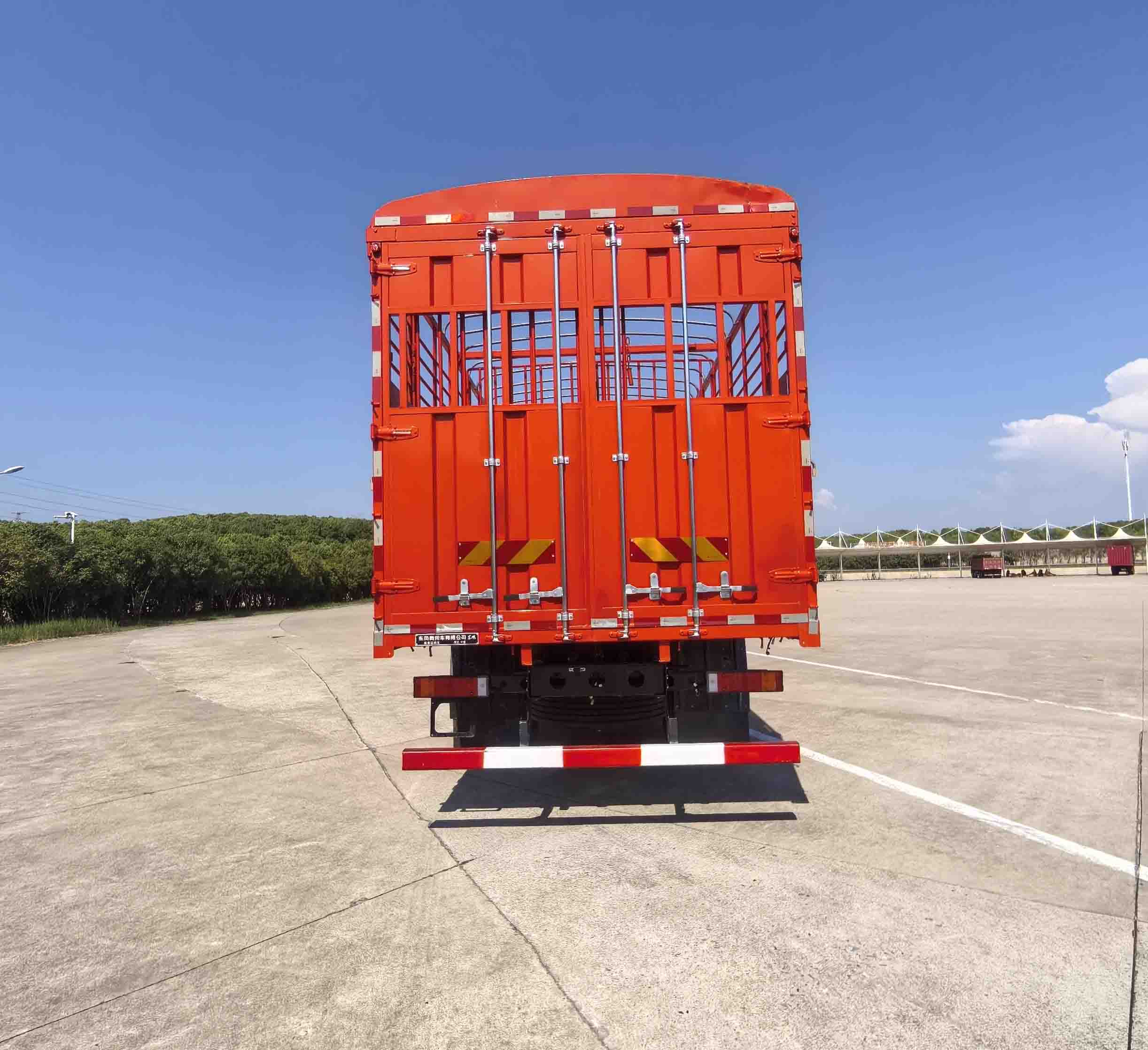 東風(fēng)牌DFH5180CCQEX17畜禽運(yùn)輸車公告圖片