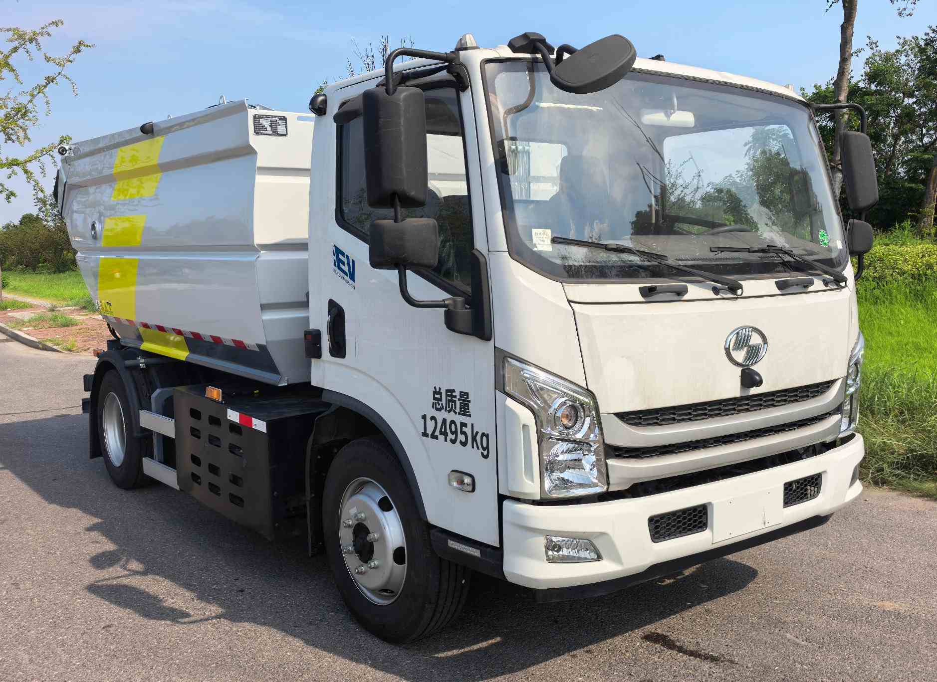 SAV5120ZZZBEV型純電動自裝卸式垃圾車圖片