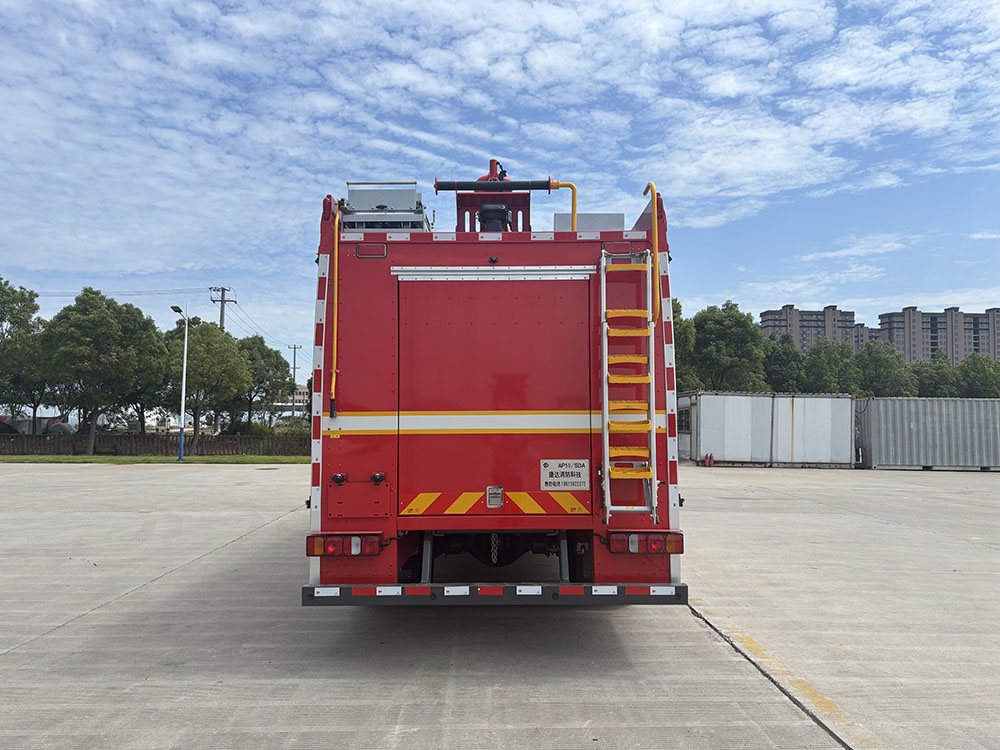 捷達(dá)消防牌SJD5183GXFAP50/SDA壓縮空氣泡沫消防車公告圖片