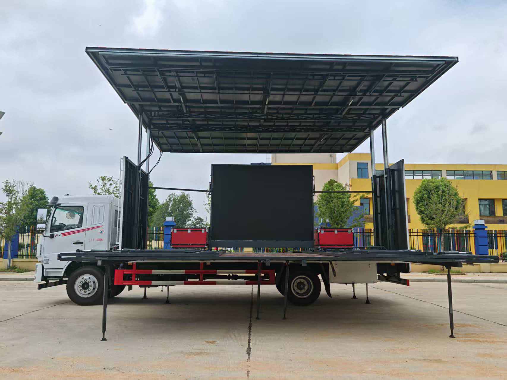 雪志牌CZC5160XWTE6舞臺(tái)車公告圖片