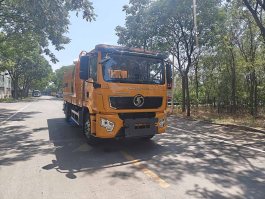 纯电动扫路车