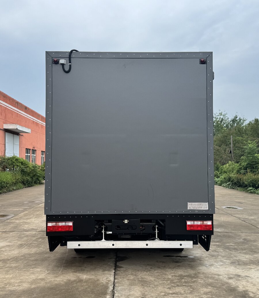 四季風(fēng)牌LRP5070XLJHEVA插電式增程混合動(dòng)力旅居車(chē)公告圖片