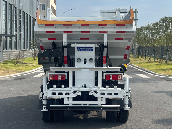 程力威牌CLW5040ZZZBEVCDP純電動(dòng)自裝卸式垃圾車公告圖片