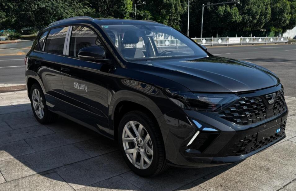 瓏致汽車牌LZV5020XGJ65工具車