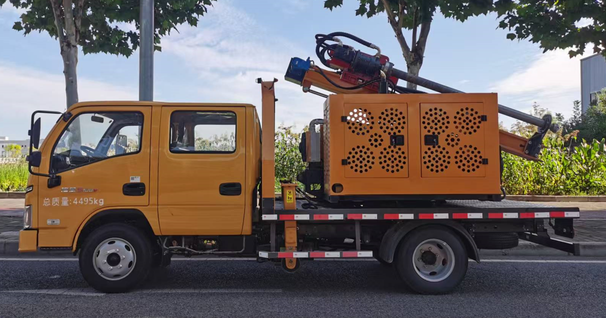 渝宏精工牌YHQ5045TQXFQ63護(hù)欄搶修車公告圖片