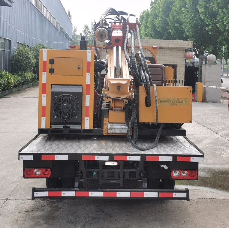 渝宏精工牌YHQ5045TQXFQ63護(hù)欄搶修車公告圖片