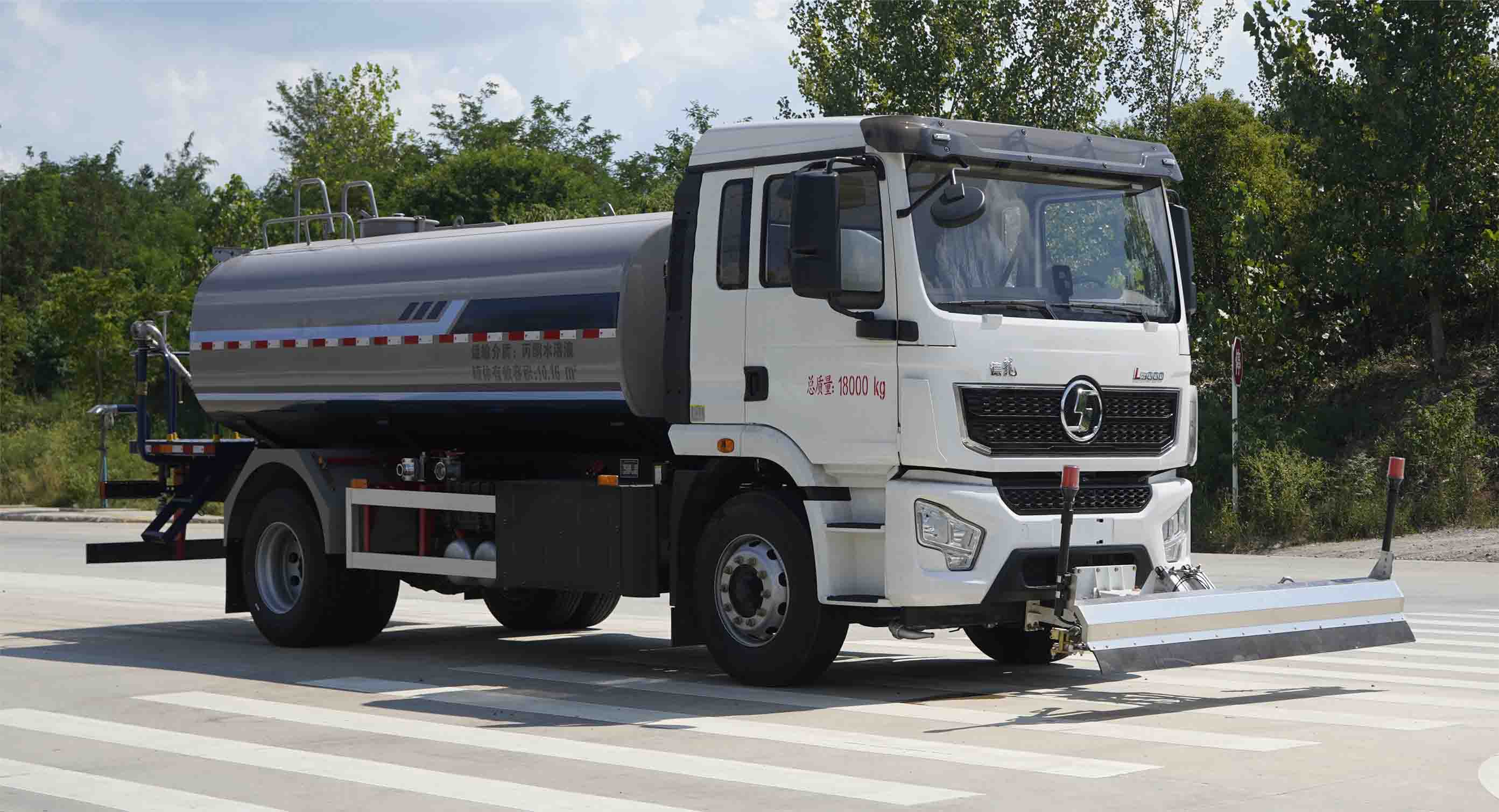 KLF5180GPSSBEV型純電動(dòng)綠化噴灑車圖片