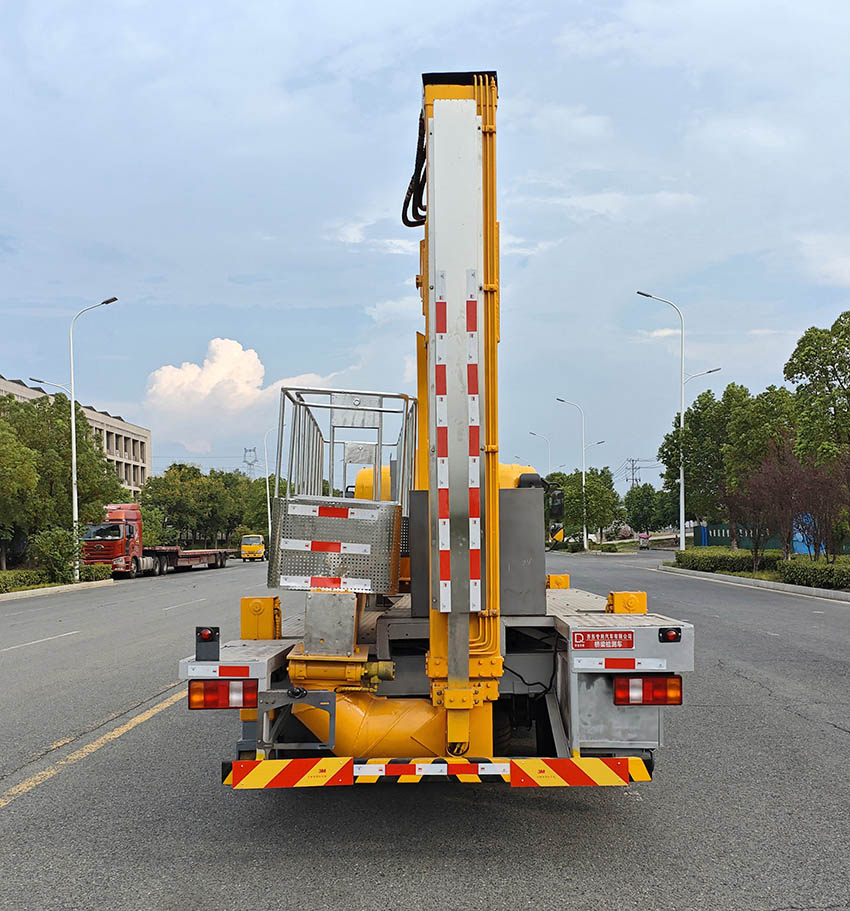 齊東方牌CLD5140JQJZZ6橋梁檢測車公告圖片