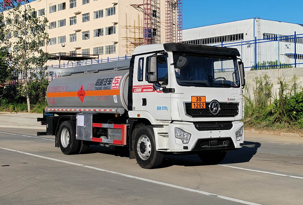 專威牌HTW5182GJYSZC6加油車