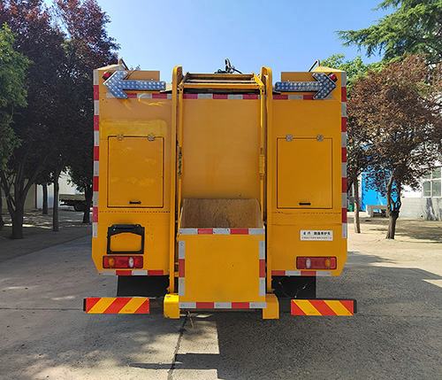 吉騁牌LTZ5180TYHJCDF路面養(yǎng)護車公告圖片