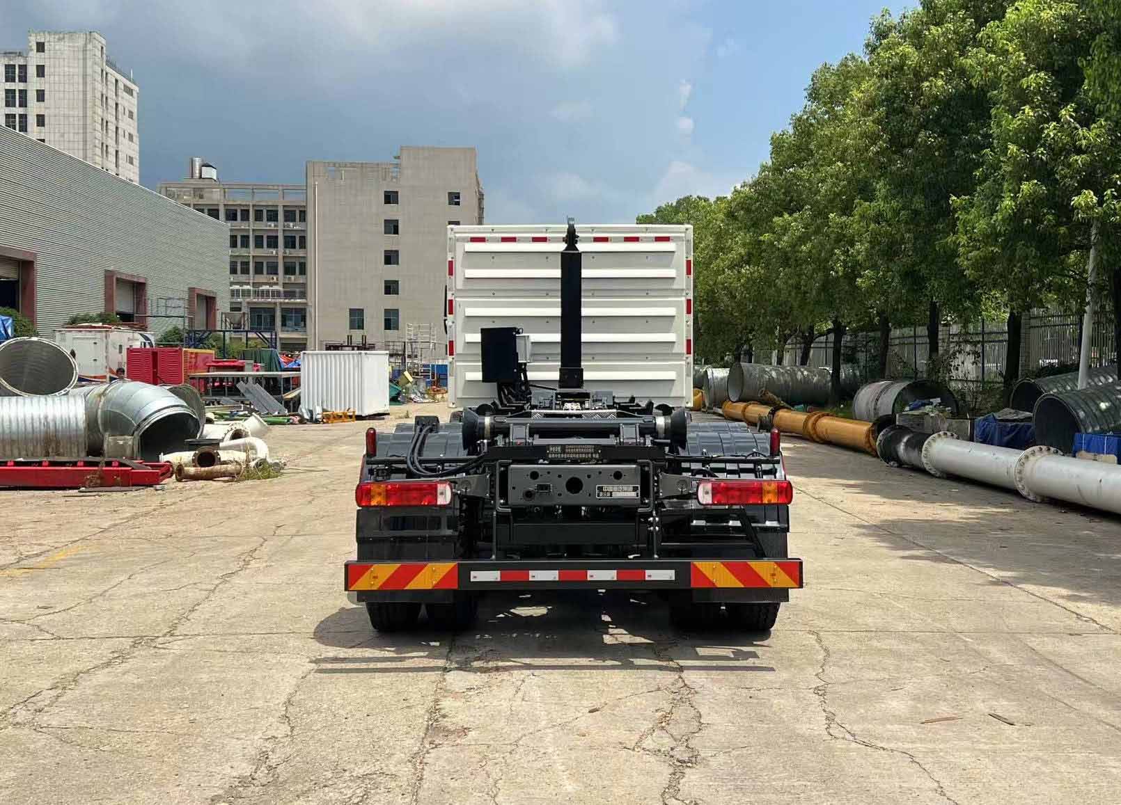 中佳華悅牌ZHN5317ZXXZZBEV純電動車廂可卸式垃圾車公告圖片