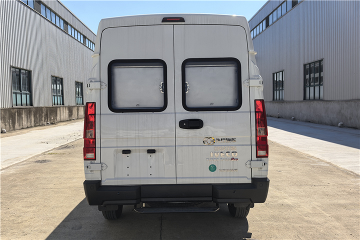 先行科技牌XXP5041XYBN6運(yùn)兵車公告圖片