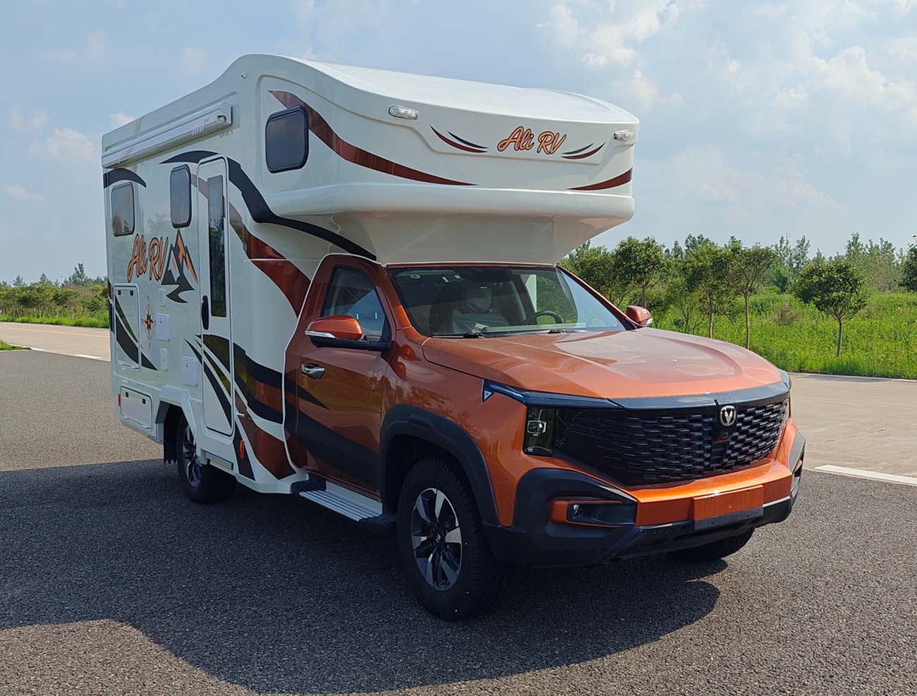 AYZ5032XLJHEV型插電式增程混合動(dòng)力旅居車(chē)圖片