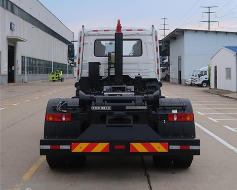 中標(biāo)牌ZBF5180ZXXDFBEVF純電動(dòng)車廂可卸式垃圾車公告圖片