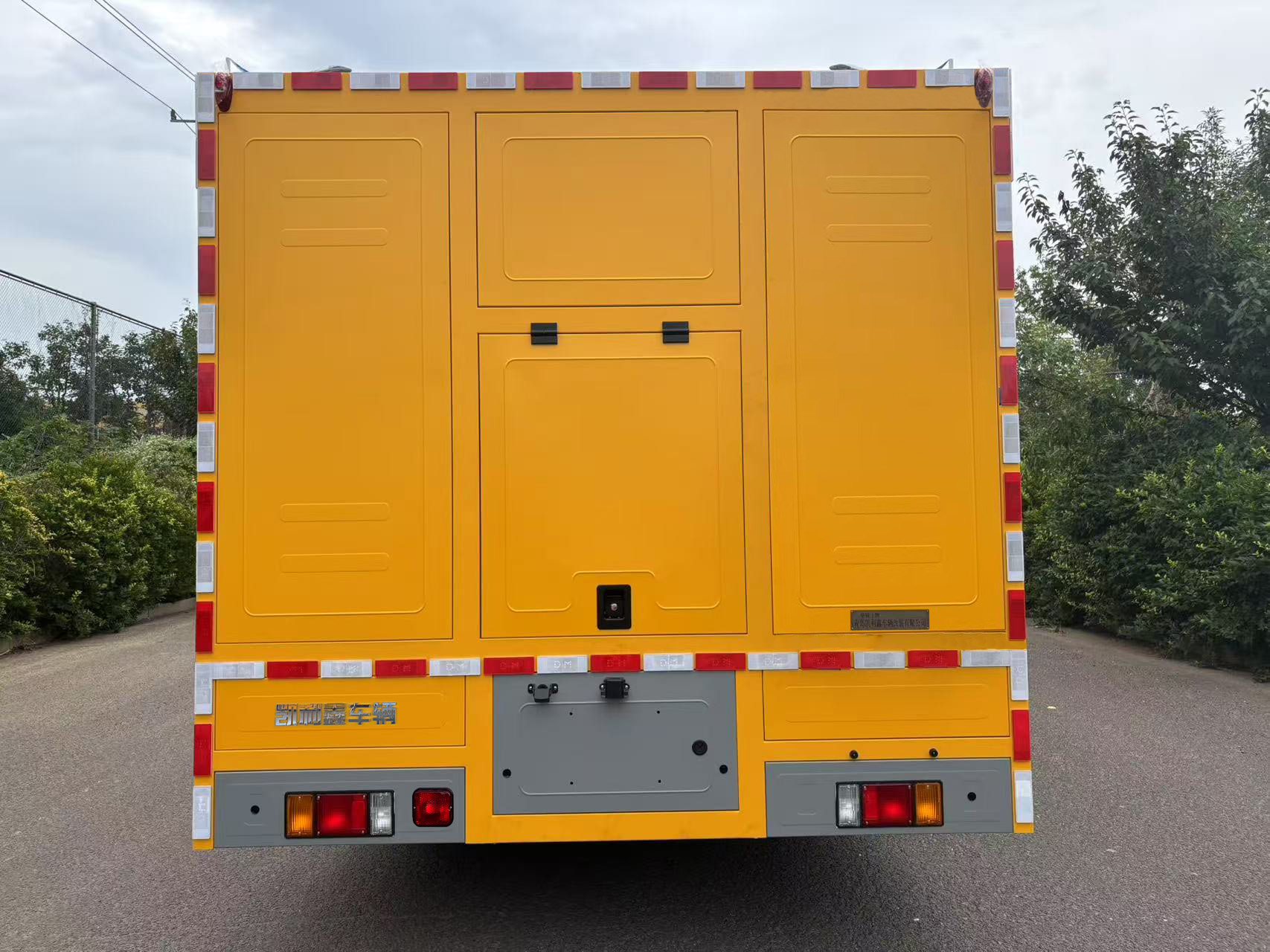 曼騎士牌KLX5110XXH-6救險(xiǎn)車公告圖片