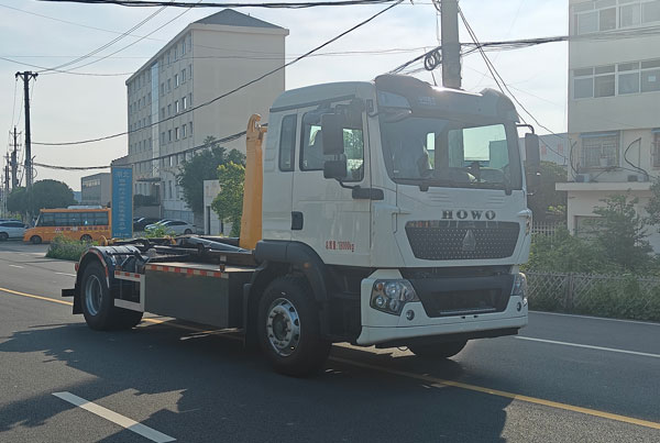 DCD5185ZXXBEV型純電動(dòng)車廂可卸式垃圾車圖片